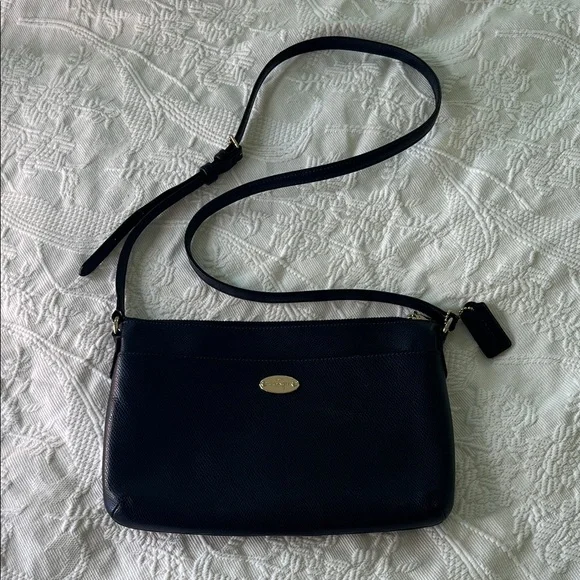 Coach True Navy Crossgrain Leather Crossbody Bag Gold Logo F52881 - Picture 2 of 10